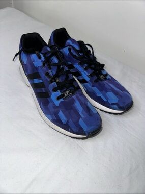 adidas Men’s Blue Geometric-Print Sneakers